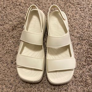 CROCS Chunky Platform Velcro Sandals